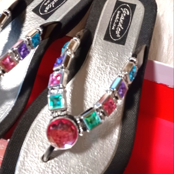 ❤️ Grandco Gem Sandels NWOT ❤️ - Picture 3 of 6